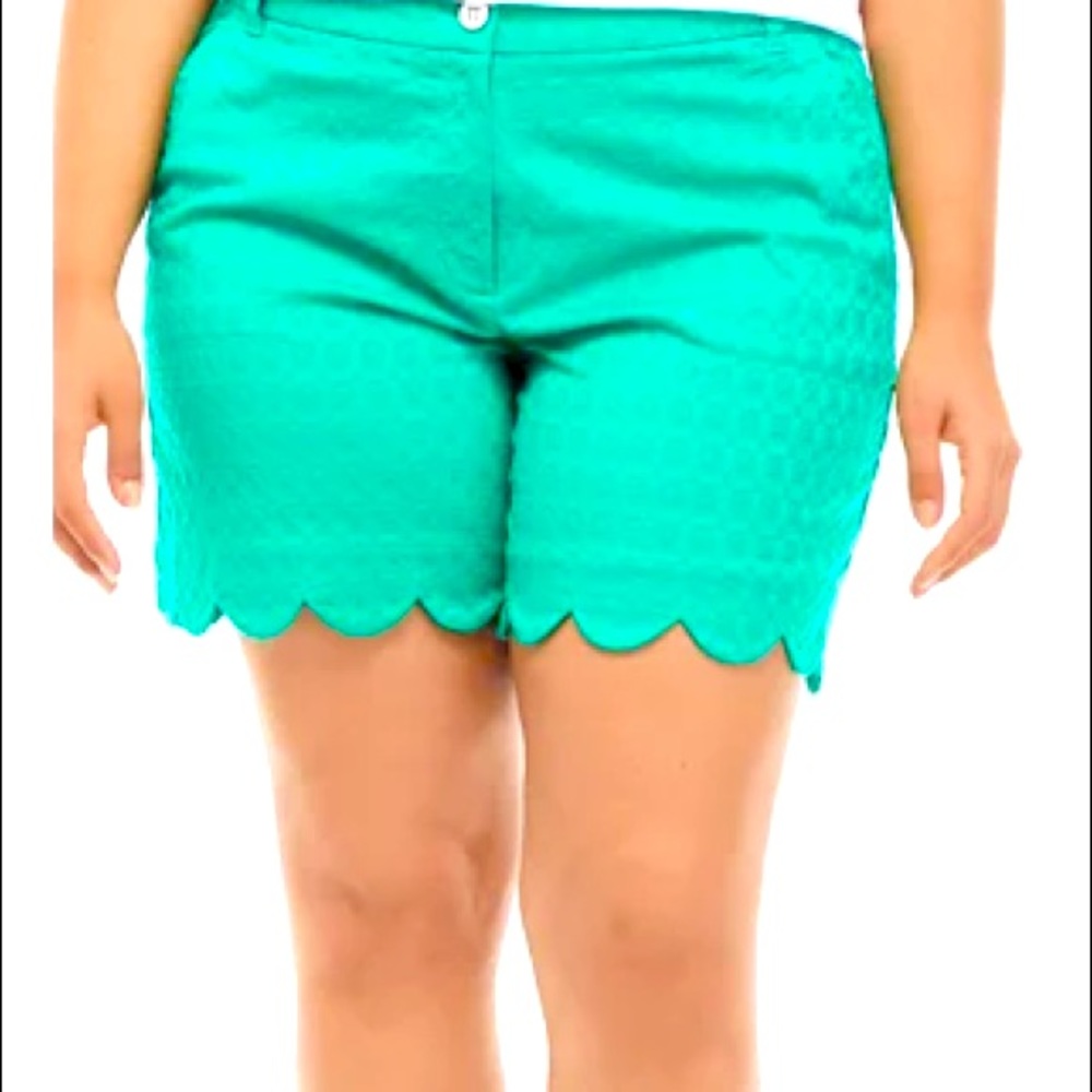 Crown & Ivy™
Plus Size Shelby Scalloped Shorts